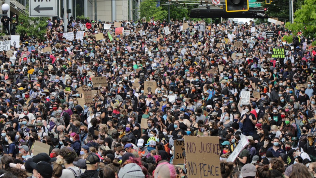 À Seattle, les blancs sommés de “rendre” leurs maisons aux noirs par les Black lives&nbsp;matters
