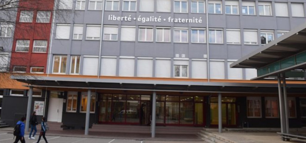 A Belfort, un professeur de mathématiques trouve ce décolleté d&rsquo;une élève de 14 ans&nbsp;vulgaire