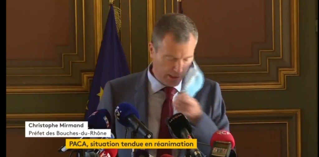 Quand le Préfet des Bouches-du-Rhône enlève son masque en intérieur tout en annonçant des nouvelles mesures pour l&rsquo;extérieur