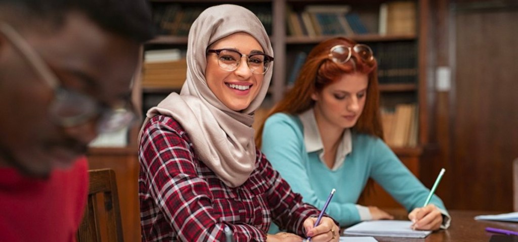Un syndicat d&rsquo;extrême gauche appelle à autoriser le voile islamique à&nbsp;&lsquo;école