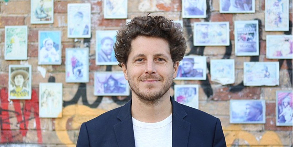 Le secrétaire national EELV Julien Bayou fait une distinction entre policier blanc et policier&nbsp;noir